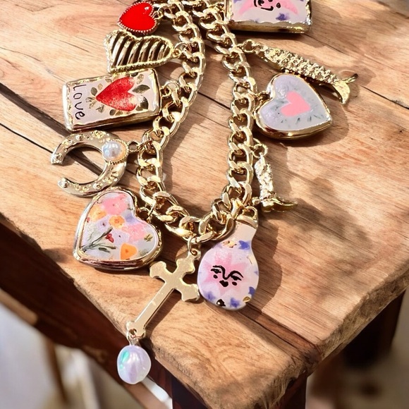 Gold toned chunky charm necklace with Heart and Love Accents - Picture 16 of 17